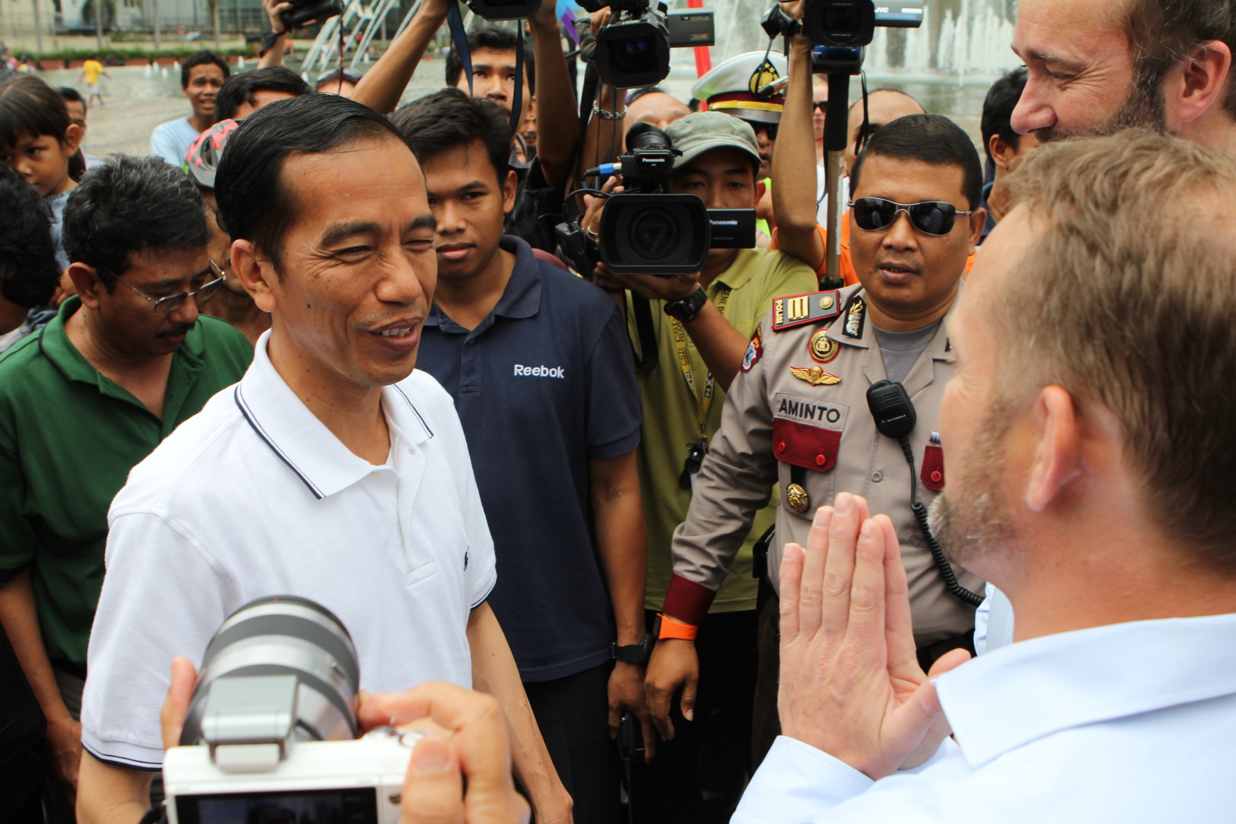 Joko Widodo (left) is in the box seat for the Indonesian presidency (image source: NHD-INFO/Flickr)